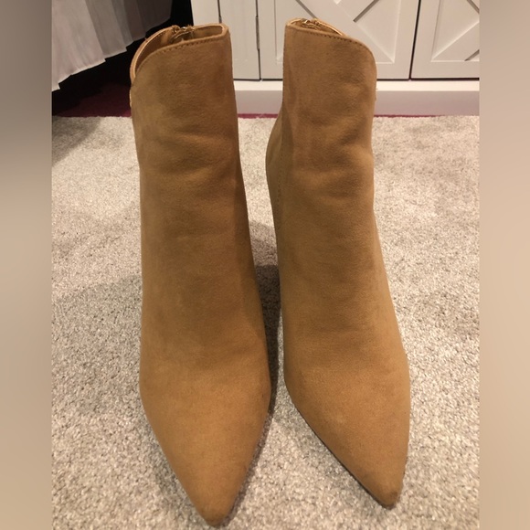 𝓉𝒶𝓂𝑒𝓇𝒶 𝒷𝓇𝑜𝓌𝓃 𝓈𝓊𝑒𝒹𝑒 𝓅𝑜𝒾𝓃𝓉𝑒𝒹 𝓉𝑜𝑒 𝒷𝑜𝑜𝓉𝒾𝑒𝓈 🤎 - Picture 3 of 5